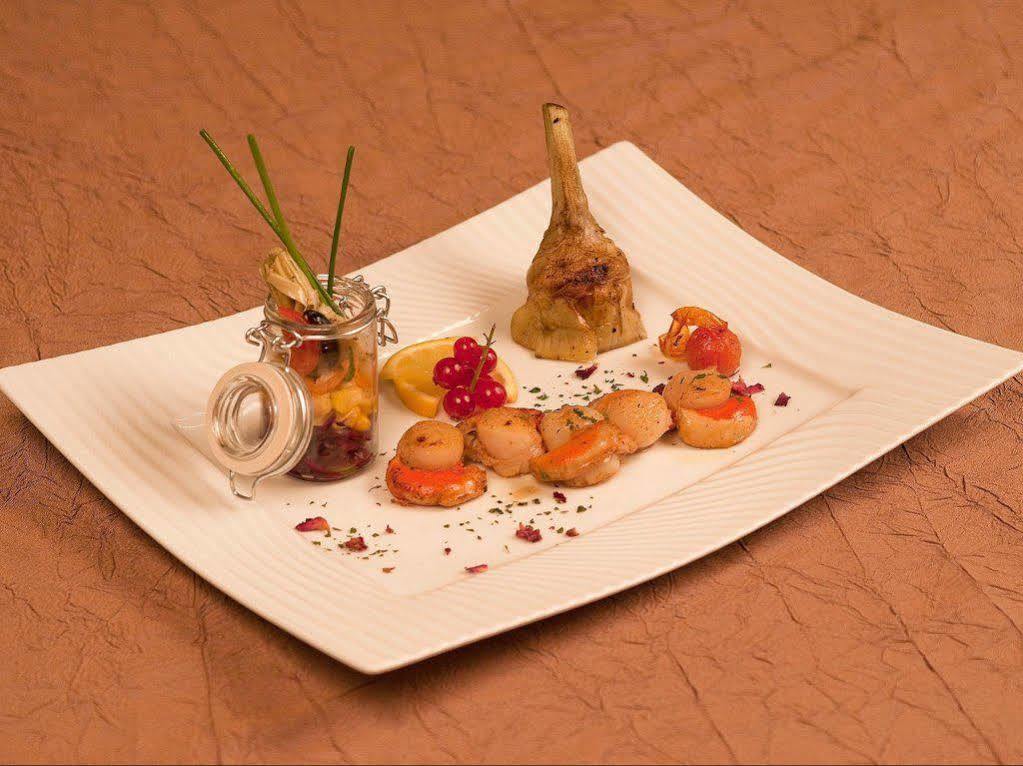 Logis Hotels Restaurant Le Dauphin Сальбрі Екстер'єр фото